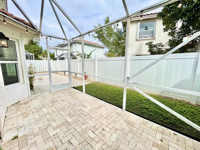 Building Photo - 10780 Buttonwood Lake Dr
