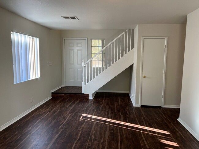 Building Photo - GORGEOUS NORTHWEST HOME, MOVE IN READY!