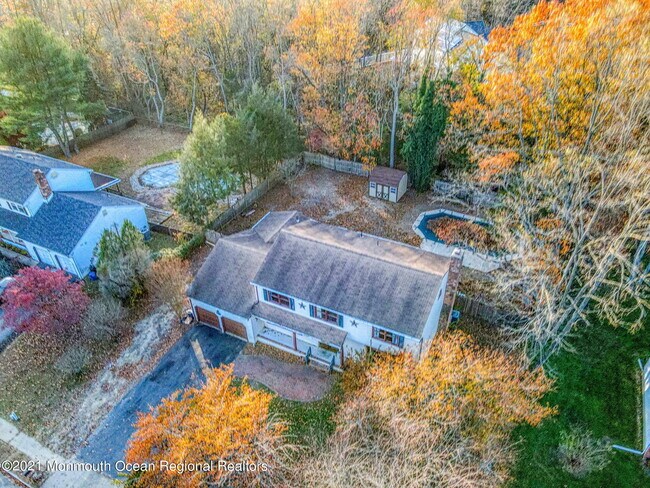 Building Photo - 16 Spicy Pond Rd