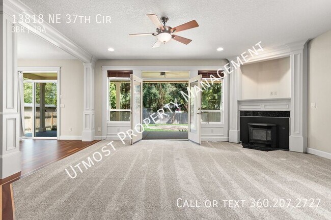 Building Photo - Custom built 3BD home with craftsmen quality