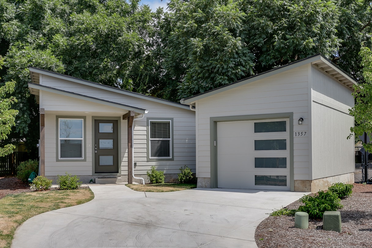 2bdrm/1bthrm Tiny House ~ Landscaping Included! - 2bdrm/1bthrm Tiny House ~ Landscaping Included!