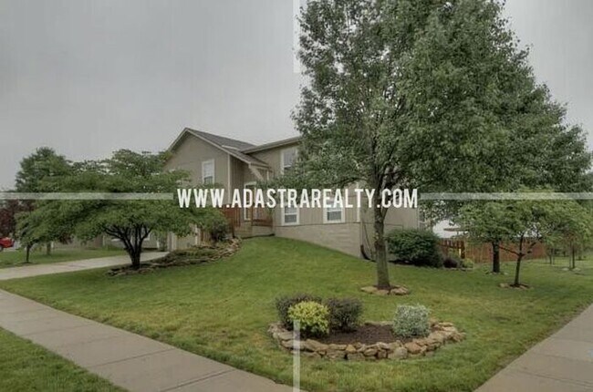 Building Photo - Beautiful 4 Bedroom Home in Gardner-Availa...