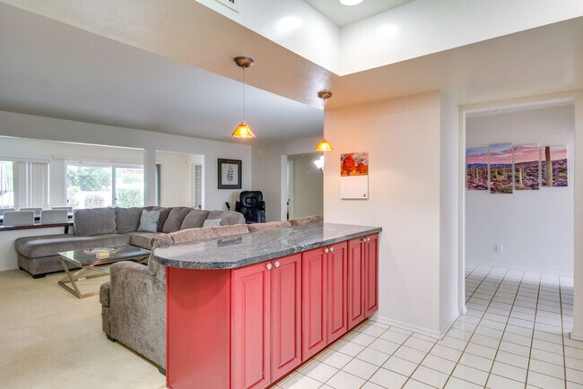Foto del edificio - 5026 N Crestridge Dr