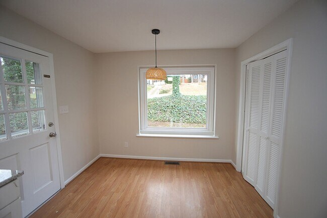 Foto del edificio - Renovated One Level Home in Fantastic North Raleigh Location!