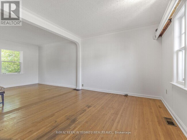 Building Photo - 7 Devondale Ave