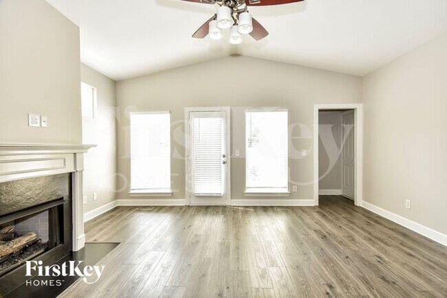 Foto del edificio - 6957 Sunnywood Dr