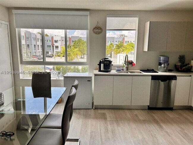 Building Photo - 2561 NE 193rd St