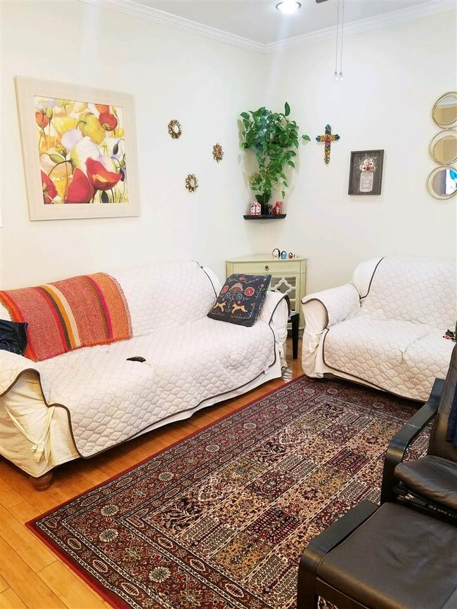 Foto del edificio - 376 Van Nostrand Ave