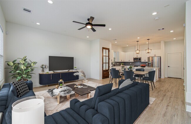 Foto del edificio - 6420 Highland Pine Ln