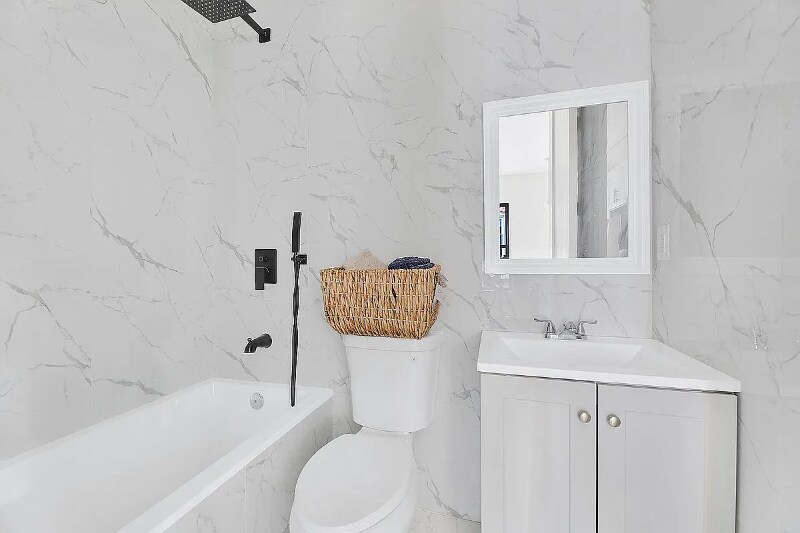 Foto del edificio - 663 E 94th St