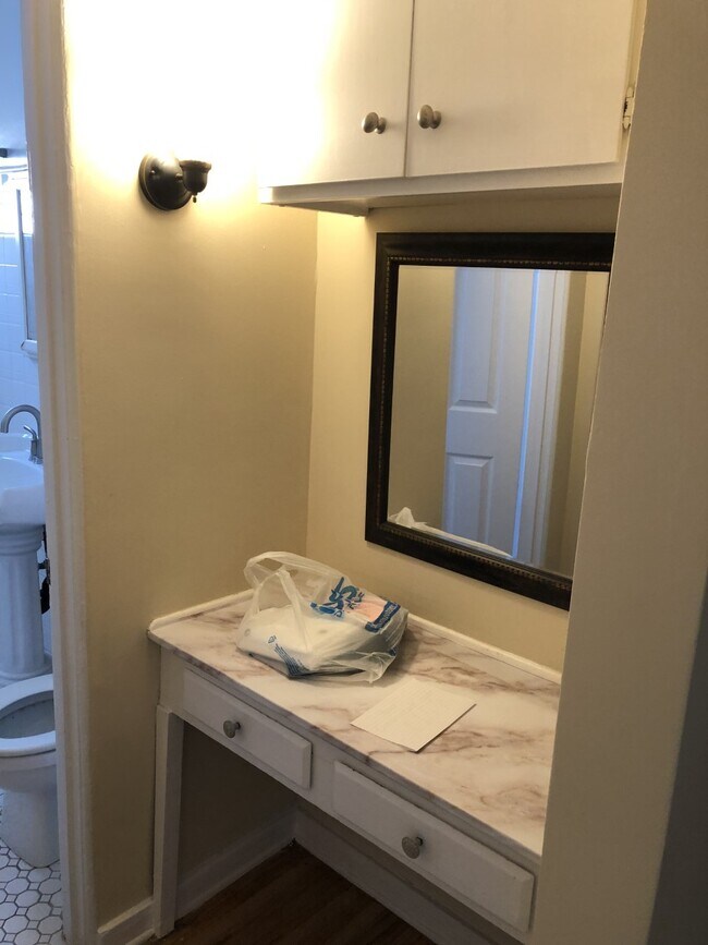 PWODER EARA - 326 N Almont Dr
