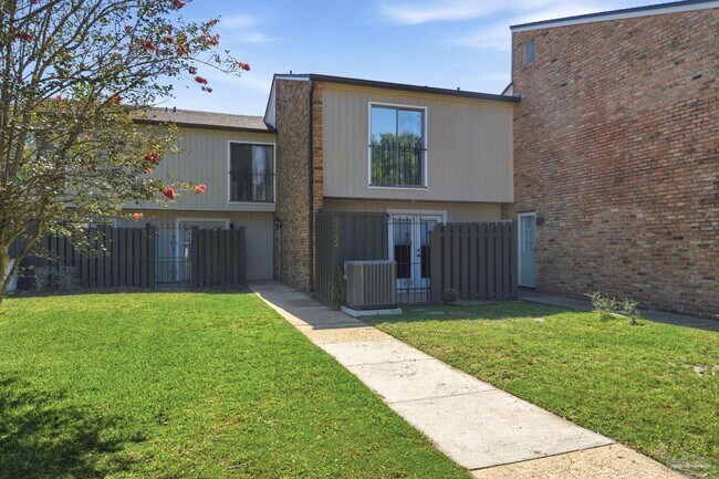 Foto del edificio - 4742 Huron Dr