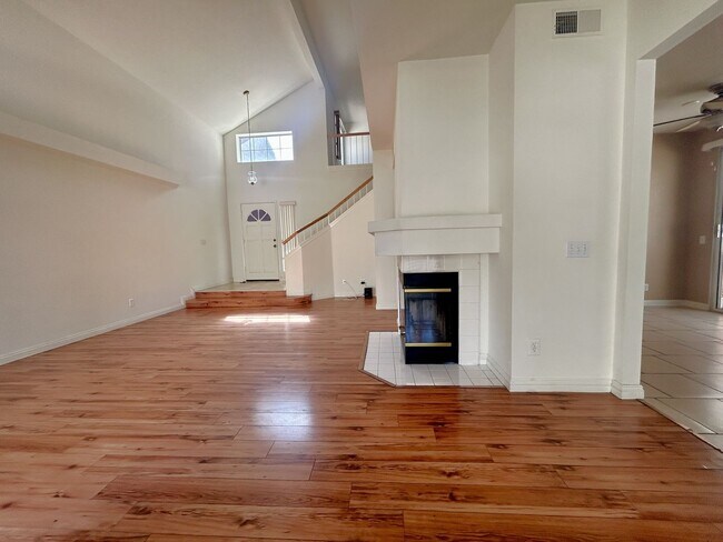 Foto del edificio - 864 Bramble Ln