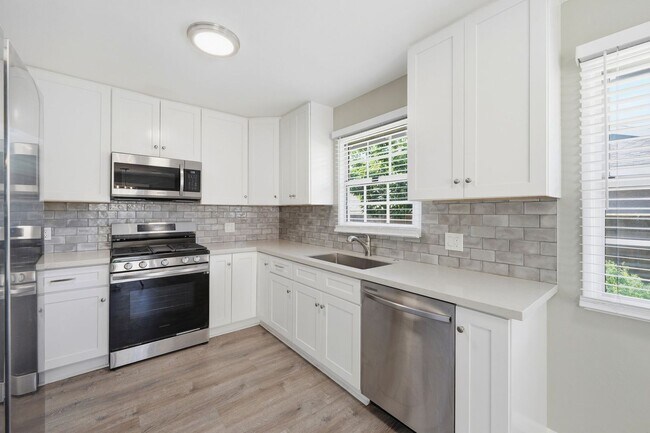 Building Photo - Remodeled 3 Bedroom Home on Quiet Cul-de-Sac in Garden Grove