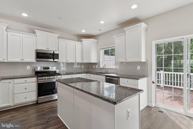 Building Photo - 1399 Hawthorn Dr