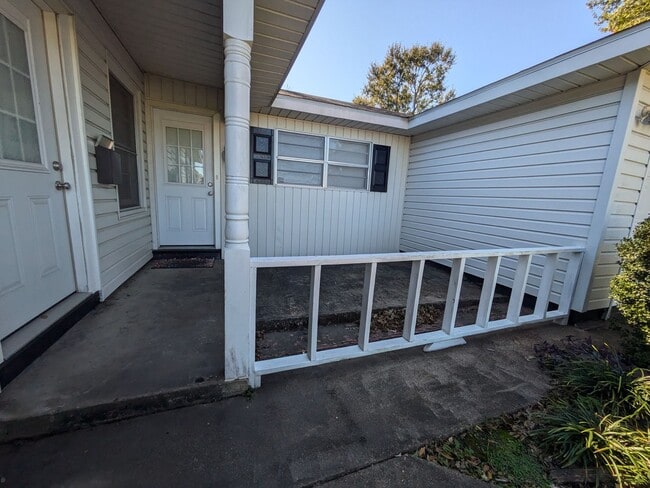 Building Photo - 717 Riffle Ave