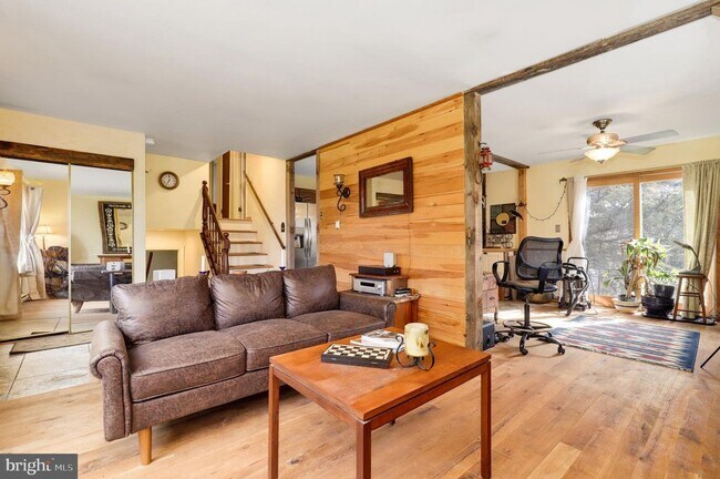 Building Photo - 7221 Hillview Dr