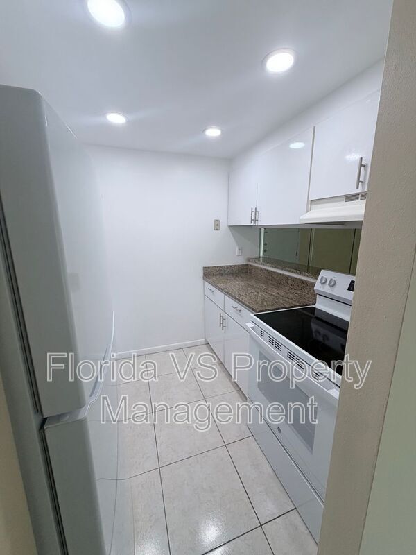 Foto del edificio - 925 W Oak Ridge Rd