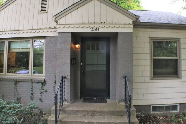 Foto del edificio - 258 Black Springs Cir
