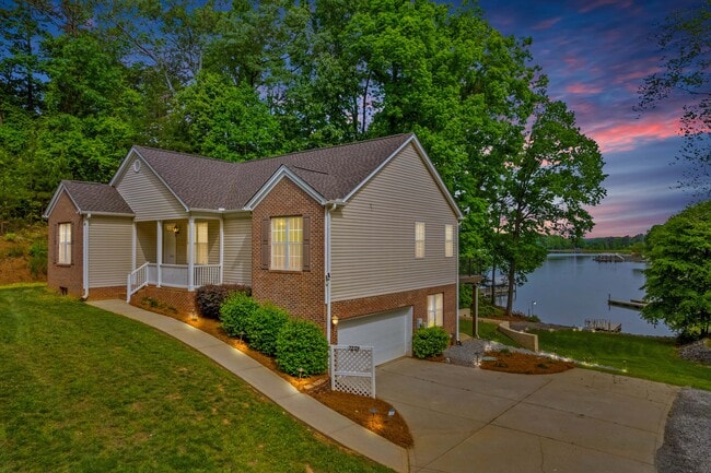 Building Photo - 7228 Lynbrook Cir