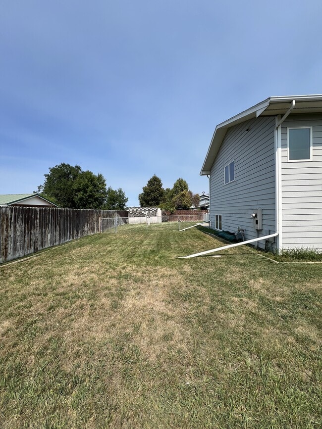 Building Photo - 4090 Bobcat Dr