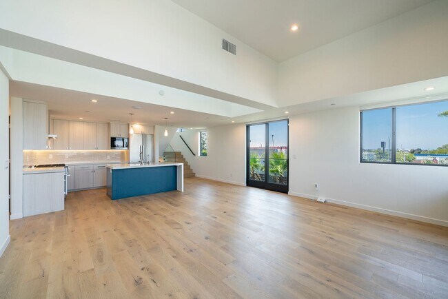 Foto del edificio - Modern Manhattan Beach Townhome!