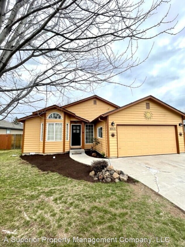 3 br, 2 bath House 1971 NE Jackson Ave House for Rent in Bend, OR