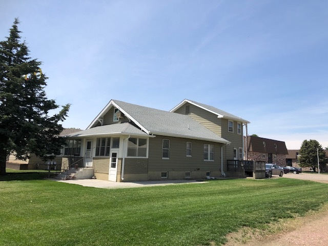 Primary Photo - 208 E Cherry St