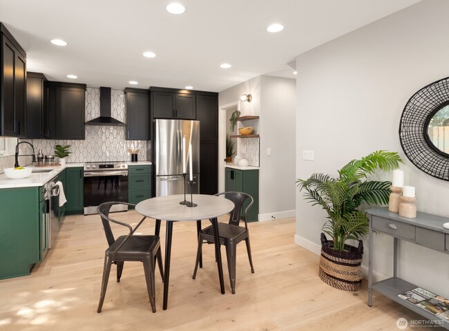 Foto del edificio - 8351 17th Ave NW