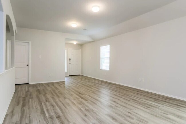 Foto del edificio - 2700 Madison Ct