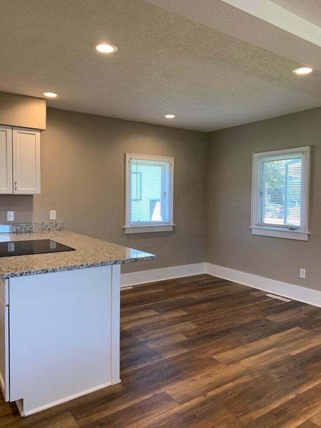 Building Photo - 1502 Sugar Grove Ave