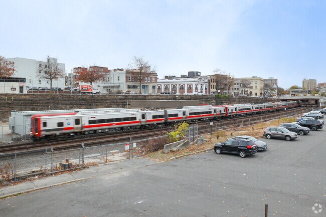 The northern and southern sides of Mount Vernon are divided by Metro-North rail tracks.