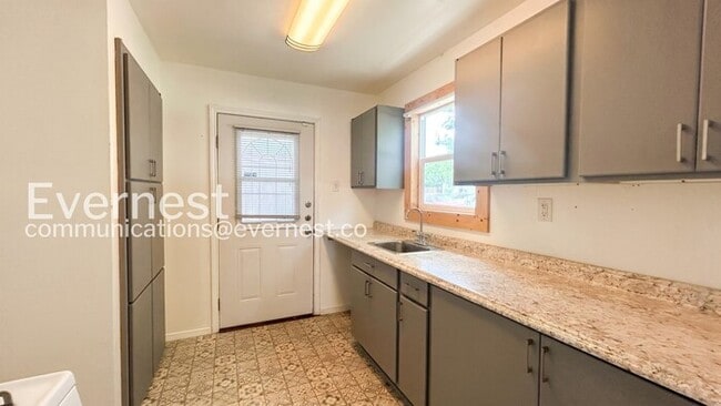 Building Photo - 118 Cravens Ave