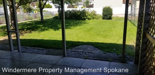 Building Photo - 9511-9513 E Upriver Dr