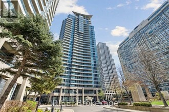 Building Photo - 1-2811 Elm Dr W