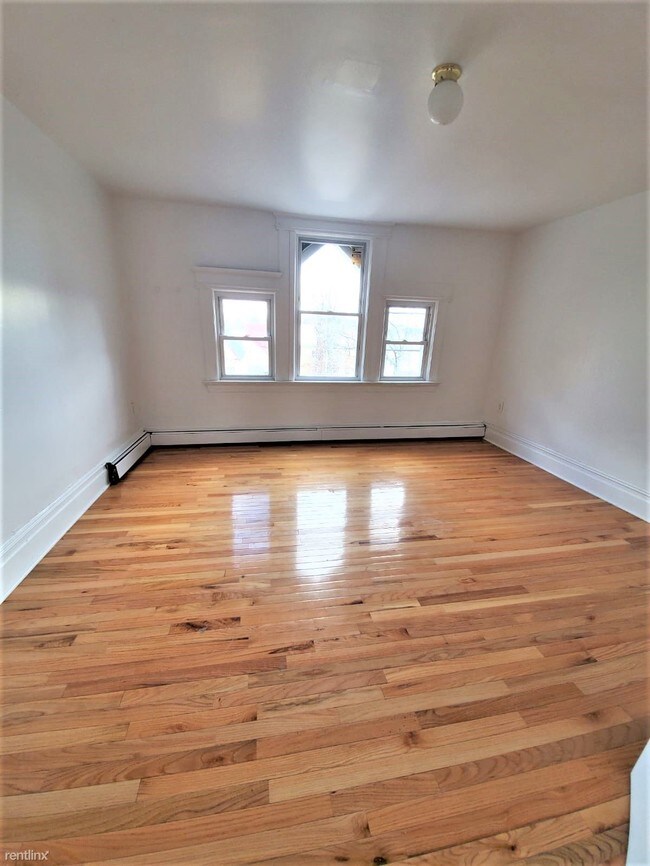 Foto del edificio - 5 br, 2 bath  - 75 N 15th St Apt 2R