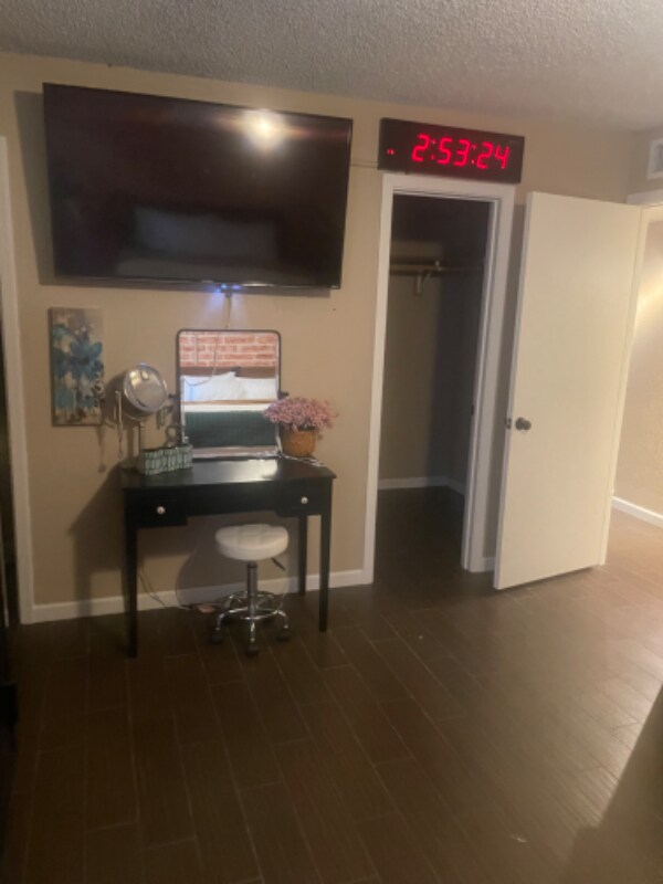 Building Photo - 3333 W Gary Rd