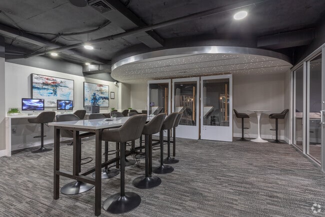 Interior Photo - Arrive 2801