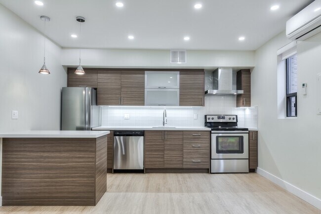Building Photo - 240 Durie St