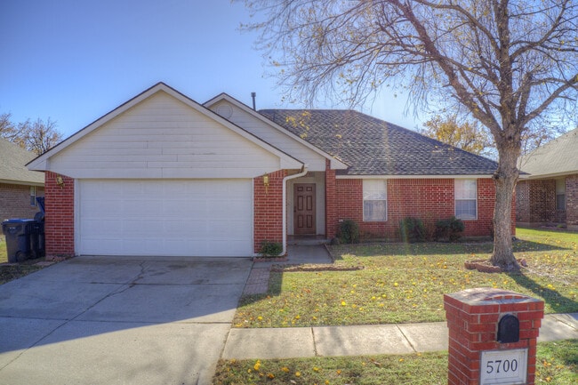 Photo - 5700 SE 87th St House