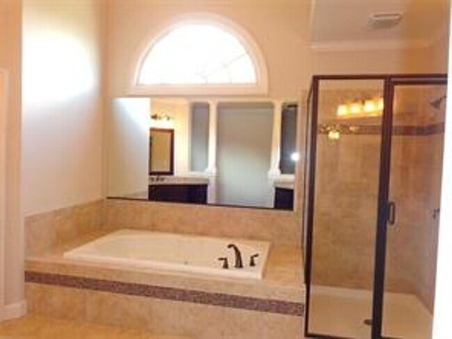 Foto del edificio - COMING SOON! Spacious 5BR/4BA Home in Top-...