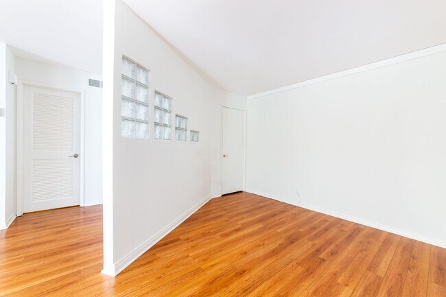 Foto del edificio - High Rise Condo 1bed 2 Full Bath