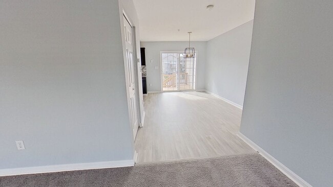 Building Photo - 450 Fisher Dr