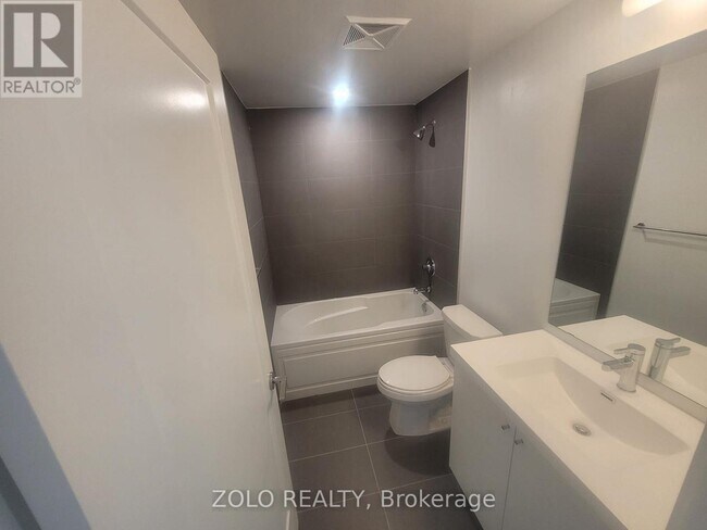 Photo du bâtiment - 2545-2545 Simcoe St N