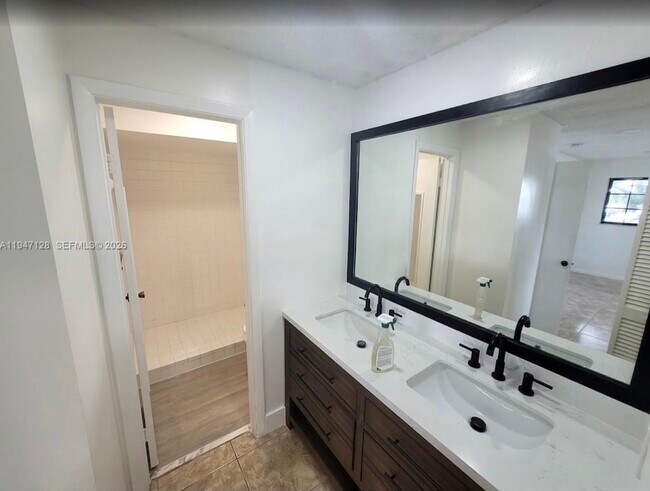 Foto del edificio - 468 NE 206th Ln