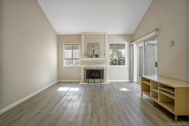 Foto del edificio - 3894 Radcliffe Ln