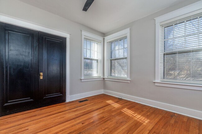 Foto del edificio - 1340 McCausland Ave