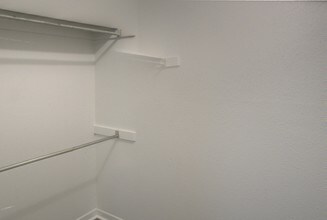Building Photo - Oxford Oaks Apartments