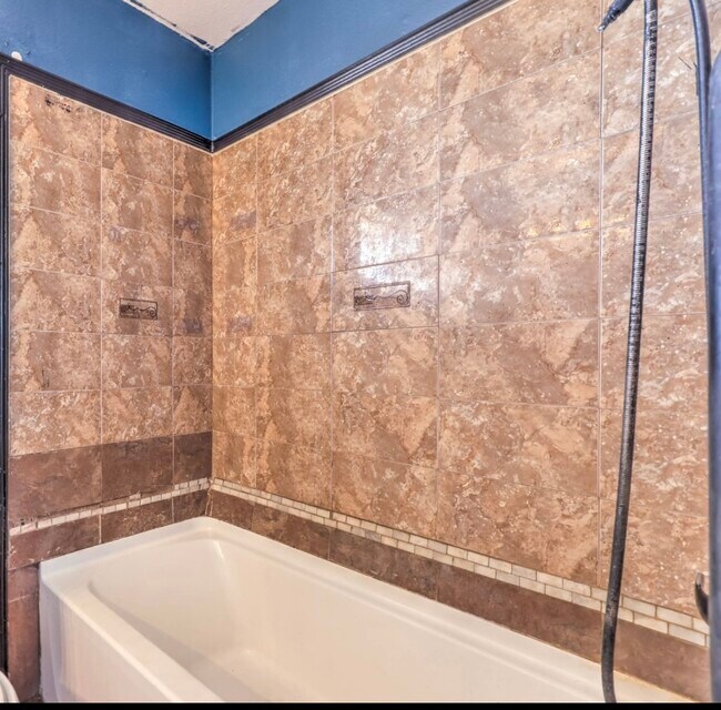 Foto del edificio - 4420 Shalimar Ave