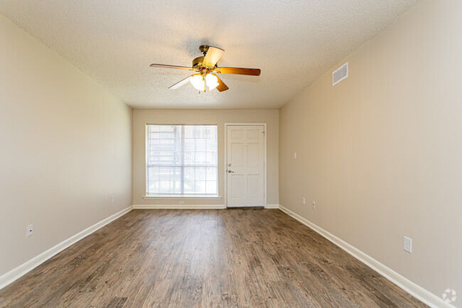 2BR, 2BA - 1,052SF - Oak Alley Apartments